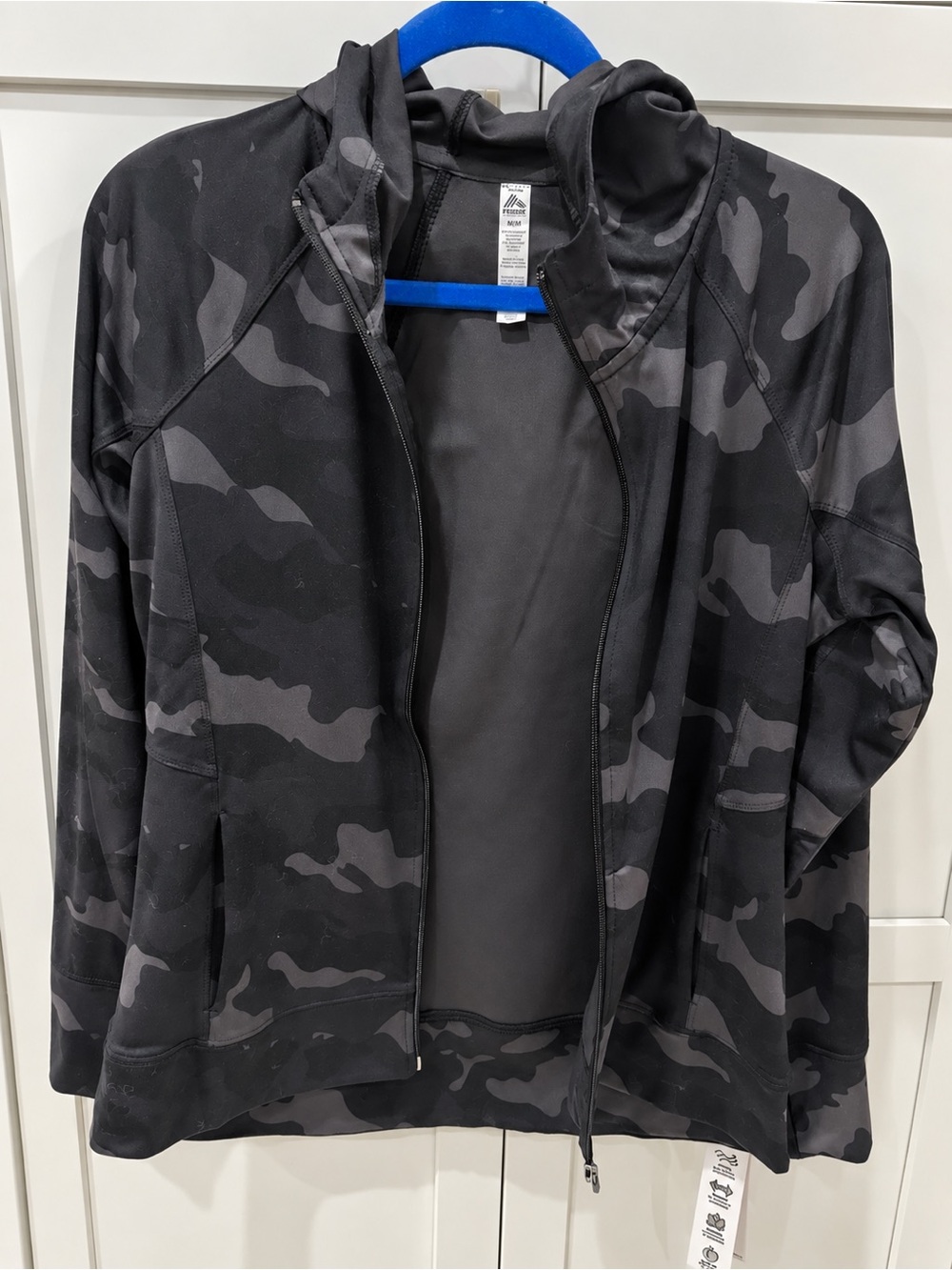 Women’s Black & Gray Camo Zip-Up Hoodie – Medium jacket